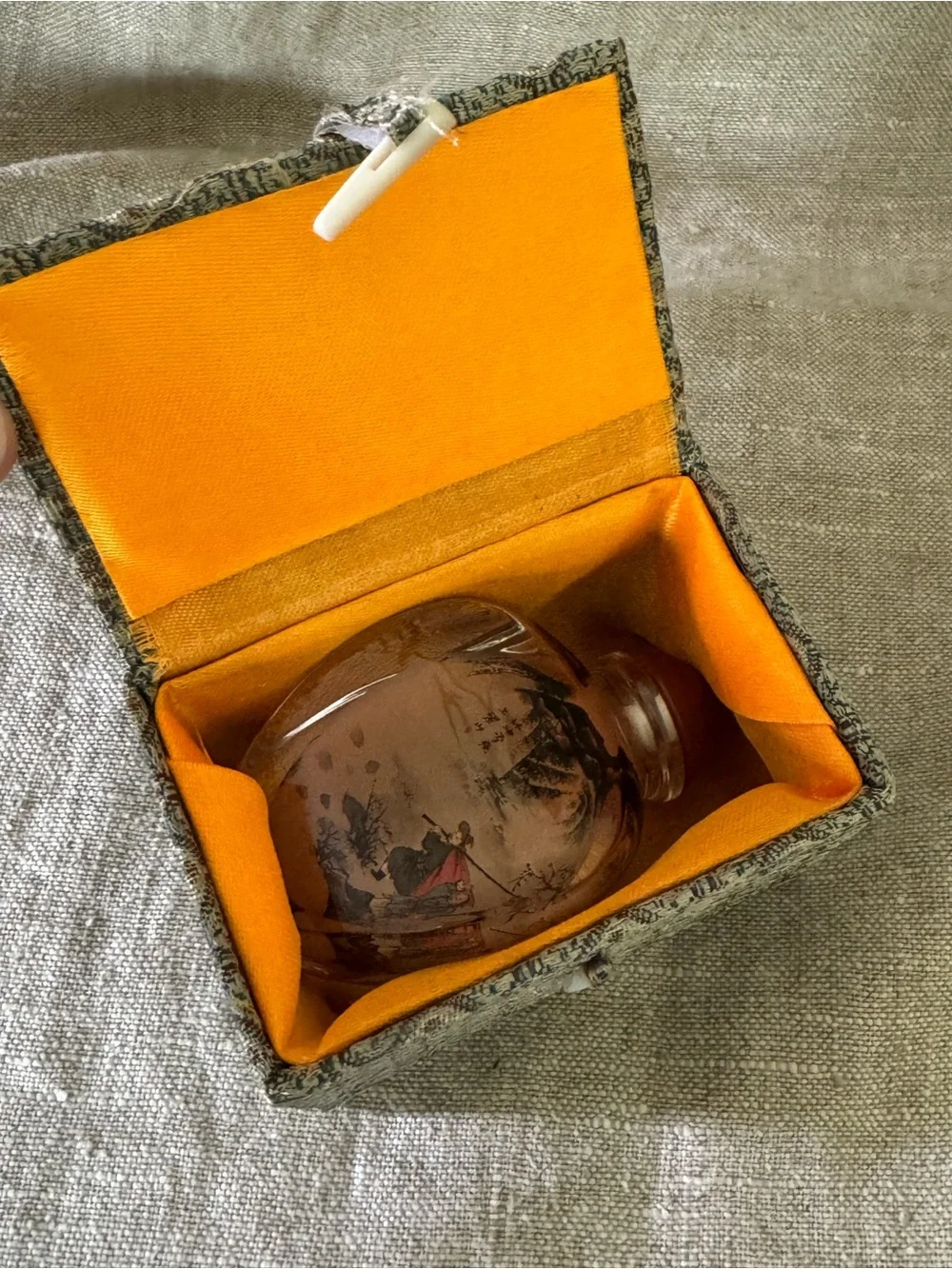 vintage Chinese reverse painted snuff bottle with box